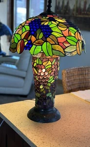 26H Tiffany Style Table Lamp Grape Motif With Lighted Base Lamp - Picture 1 of 10