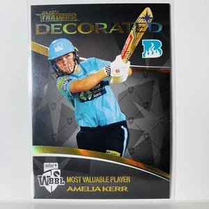 2023/24 Cricket Traders Decorated Base Amelia Kerr Brisbane Heat D 17/30 - Picture 1 of 2