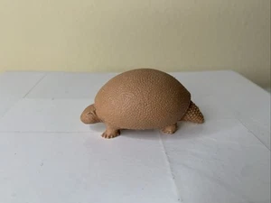 Figura de mamífero prehistórico Invicta Glyptodon rara coleccionable 1975 - Imagen 1 de 5
