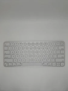 Oryginalna klawiatura Apple Magic z Touch ID do M1 - późniejsze komputery Mac białe / srebrne A2449 - Zdjęcie 1 z 5