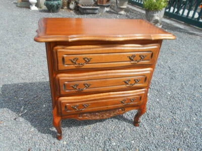 RARE PETITE COMMODE (3 tiroirs) EPOQUE 1980/90 DE STYLE LOUIS 15 EN MERISIER - Photo 1/4