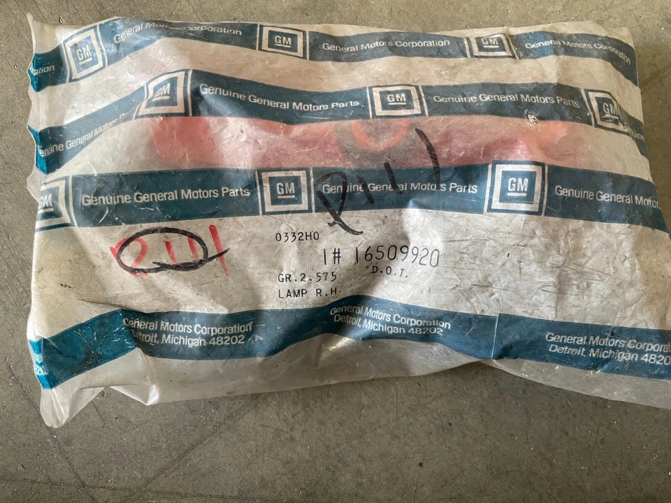 Lámpara lateral trasera genuina GM para Oldsmobile Cutlass Calais 16509920 Foto 1 de 1