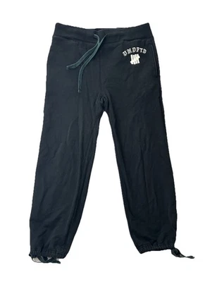 Pantalones deportivos negros invictos para hombre medianos 5 golpes ropa de calle con cordón Foto 1 de 4