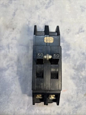 Disyuntor de 2 polos GTE SYLVANIA QC250 50 amperios Foto 1 de 4