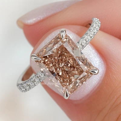 Elegante anillo de diamantes cultivados en laboratorio radiante rosa de 2,20 quilates | Oro blanco de 14 quilates certificado IGI Foto 1 de 4