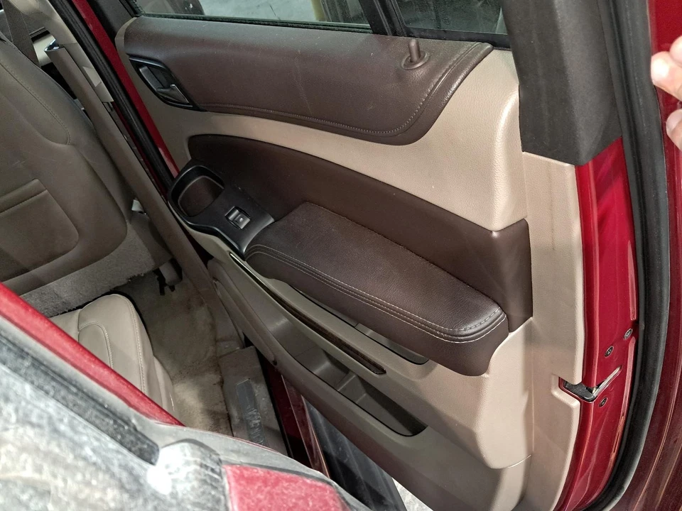 Used Rear Right Door Interior Trim Panel fits: 2015 Chevrolet Suburban 1500  Gra Foto 1 de 4