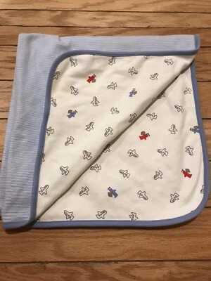 Manta de seguridad para bebé Child of Mine de Carter's Airplane mono azul blanco rojo Foto 1 de 4