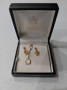Set Collana Orecchini Vintage 10KT Tri Color Oro Colline Nere Foglie d'Uva VINTAGE - Foto 1 di 7