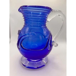 Brocca vintage Vandermark Glasshouse blu cobalto con manico trasparente - Foto 1 di 4