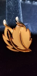 Vtg 1960's Crown Trifari Double Leaf White Enamel Gold Accented Brooch Pin - Picture 1 of 8