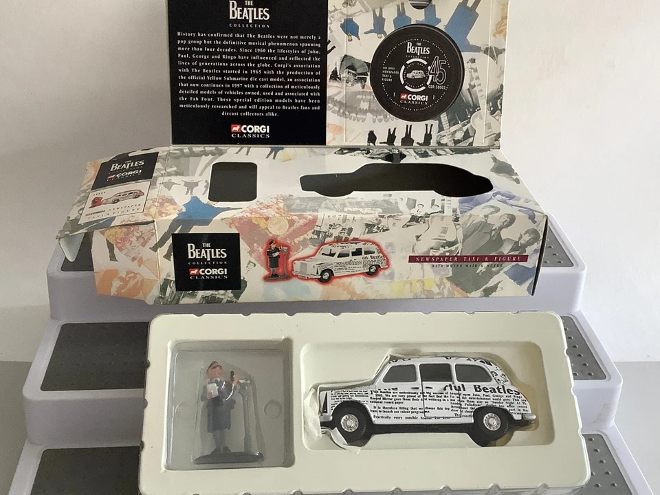 ✅Corgi Classics - Collezione The Beatles "Giornale - Taxi+Figura" (FE43-22S9/5) - Immagine 1 di 4