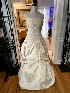 Wedding Gown size 6 - Picture 1 of 10
