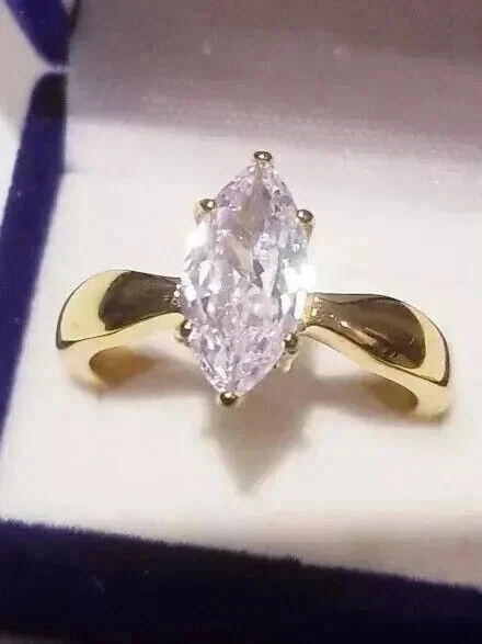 Anillo de compromiso de corte marquesa de diamantes creado en laboratorio de 3 quilates enchapado en oro blanco 925 de 14 quilates Foto 1 de 4