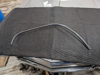 1966 Cadillac левое переднее колесо молдинг отверстие отделка колодец арка молдинг - Изображение 1 из 4