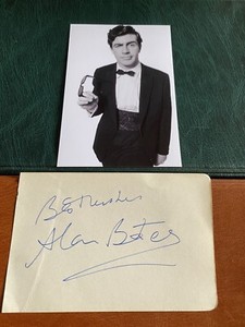 (LT27) ALAN BATES & 1 OTHER SIGNED AUTOGRAPH PAGE ACTOR ACTRESS TV FILM MOVIE