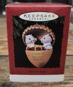 1994 Hallmark Andenken Ornament Schwestern füllen Weihnachten mit Freude Eichhörnchen Eichel - Bild 1 von 2
