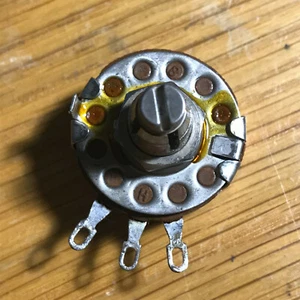 Potenciómetro AB Tipo J 5K ohm, JA1L040S502UC, RV4LAYSA502A - Imagen 1 de 3
