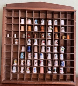 Fingerhut Vitrine mit 60 Fingerhüte Unikat Sammlerstücke meist Vintage - Bild 1 von 10