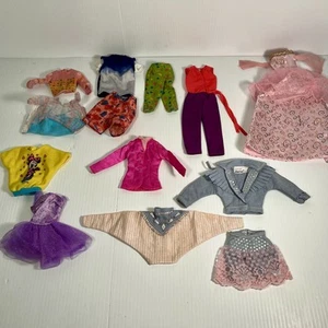 Lote de ropa Barbie 13 piezas mixtas - todas tienen la etiqueta Barbie - Imagen 1 de 14