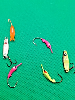 WALLEYE AND PERCH JIGS. - Image 1 of 4