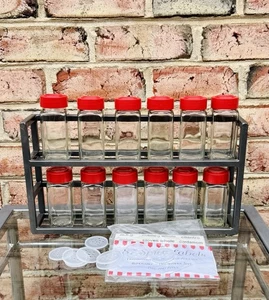 "Estante de metal vintage para especias con 12 frascos y etiquetas de vidrio de 4"" con tapa roja estilo MCM" - Imagen 1 de 6