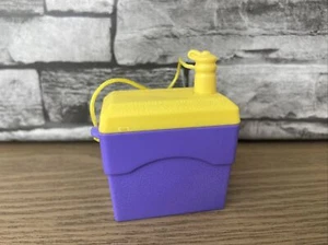 Fisher Price liebevolle Familie Puppenhaus EISTRUHE PICKNICK KÜHLBOX & FLASCHE lila - Bild 1 von 3