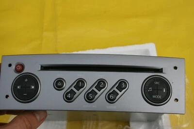 Neue Radio/CD Kombination Renault Megane II/ Scenic II silber Et.Nr. 8200666141 - Bild 1 von 4