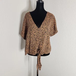 H&M Blouse Women Size 10 Leopard Animal Print Short Sleeve Tie-Hem Fabric Button - Picture 1 of 8
