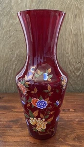 JARRÓN ROJO RUBÍ NORLEANS CON FLORES Y MARIPOSAS 11 1/2"" DE ALTO/HECHO EN ITALIA - Imagen 1 de 5