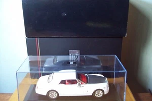 1/43 IXO MOC130P ROLLS ROYCE PHANTOM COUPE 2008 IN WHITE/SILVER - Picture 1 of 6