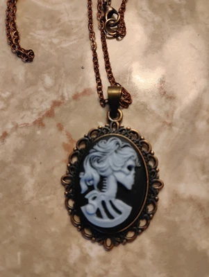 Dama Calavera Esqueleto Azul Camafeo Colgante Collar Bronce Gótico Victoriano Foto 1 de 3