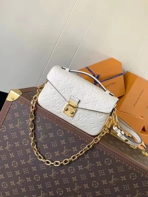 LOUIS VUITTON Pochette Metis East West Classic White - Image 1 of 4