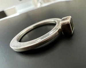 Grüner Peridot Sterlingsilber Modernist Ring Größe - 6,75 Gewicht - 3 Gramm Hand M - Bild 1 von 9