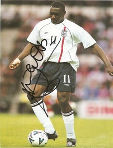ENGLAND & LIVERPOOL: EMILE HESKEY SIGNED 10x8 BOOK/ANNUAL PICTURE+COA - Picture 1 of 1