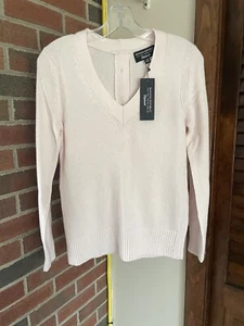 Banana republic women's long sleeve pink sweater, v-neck, size XS & button back - Picture 1 of 5