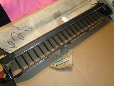 GM 5966106 1974 BUICK CENTURY GRAND SPORT TAIL LIGHT LAMP BEZEL RH NOS OEM - Image 1 of 4