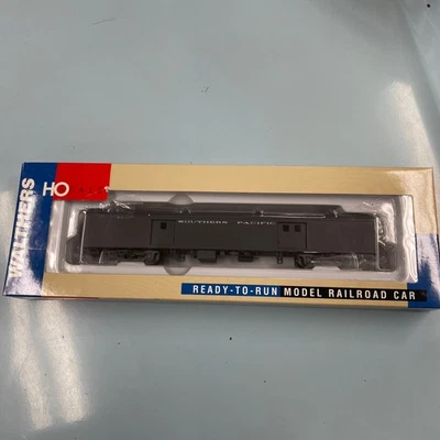 Walthers 932-6805 Southern Pacific Pullman-Standard 72’ Baggage Car - Image 1 of 4