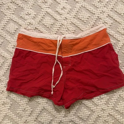 Pantalones cortos de tabla Miken para niñas y mujeres rojos y naranjas con ribete con cordón de nailon Foto 1 de 4