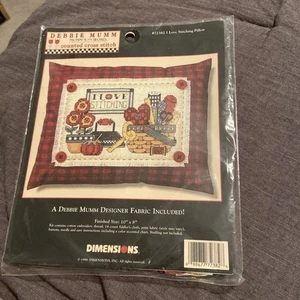 Dimensions I LOVE STICHING Kissen-Set von DEBBIE MUMM inklusive Designerstoff! - Bild 1 von 2