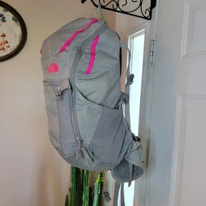 The Northface Wanderrucksack Aleia 22 Hot Pink und Grau mehrere Taschen - Bild 1 von 16