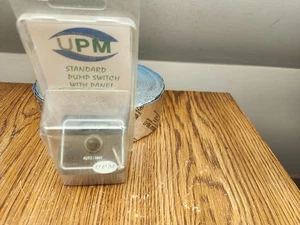 NEW SEALED UPM STANDARD PUMP SWITCH WITH PANEL BOAT MARINE AUTO/MAN - Picture 1 of 2