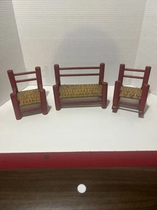 BAMBOLA legno rattan vimini mobili sedia seduta miniatura bambini 3 pezzi vintage - Foto 1 di 6