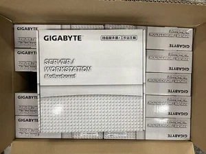 Gigabyte MC12-CE0 trx40 Support AMD Ryzen Threadripper 3960x/3970x/3990x Server - Afbeelding 1 van 5