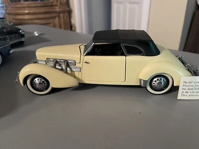 1/24 Franklin Mint 1937 Cord 812 Phaeton Coupe 1:24 Yellow W/ - Image 1 of 4
