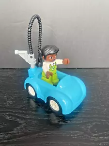 Lego Duplo Auto Veicolo Figura Femminile Capelli Neri Tubo Gas Nuovo Set - Foto 1 di 6