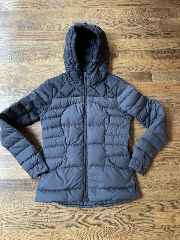 Chaqueta con capucha acolchada negra plumón de ganso LULULEMON para mujer talla 4 Foto 1 de 4