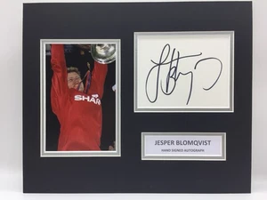 RARE Jesper Blomqvist Manchester United Signed Photo Display + COA  TREBLE 1999 - Picture 1 of 3