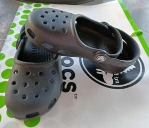 CROCS MARY JANE ALICE ZAPATOS DE SANDALIA PLANOS~Negro~Junior 1 Mujer 3~NUEVO - Imagen 1 de 6