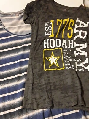 2 Juniors Tshirts. Small And Extra Small. Army and stripes - Изображение 1 из 4