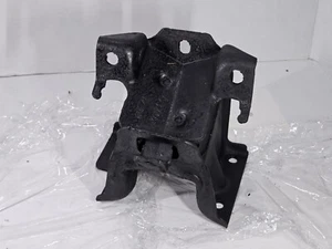 Driver Engine Mount Chevrolet Express 1500 2500 3500 4500 GMC Savana Diesel - Picture 1 of 5